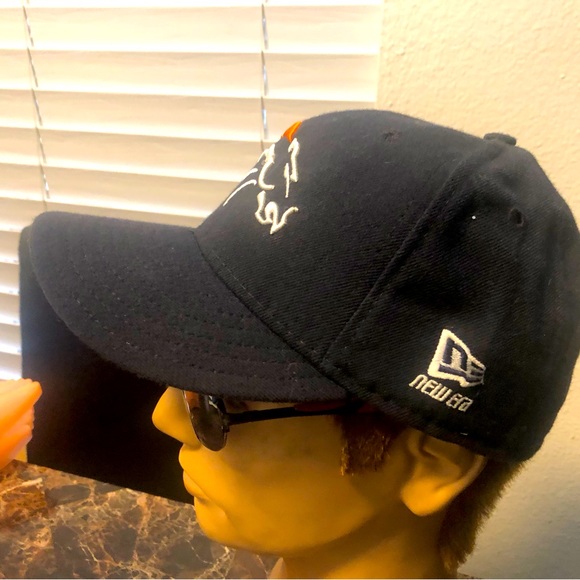 New Era NFL Denver Bronco Men’s Black Red Baseball Hat Size 7 1/4 - Picture 1 of 10